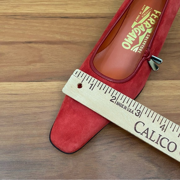 Vintage SALVATORE FERRAGAMO DQ80559 Red Suede Leather Low Heel Pumps Size 6 4A - Picture 12 of 16